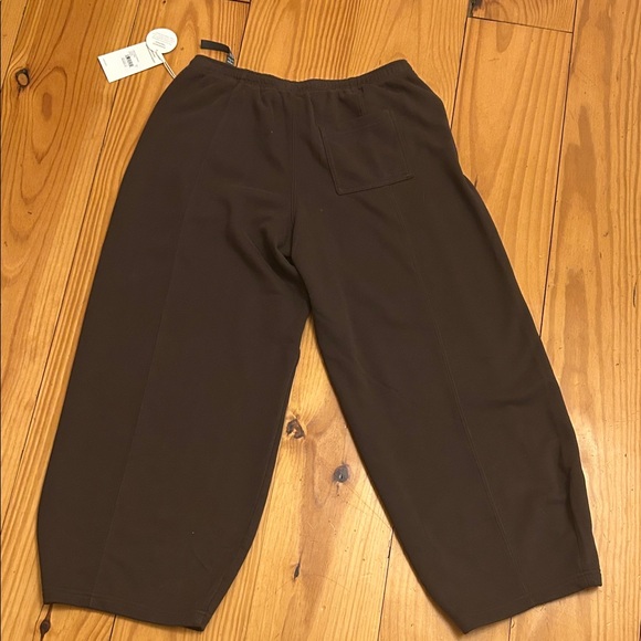 Vuori Sedona Barrel Cropped Women's Brown Track Pants - Picture 6 of 6